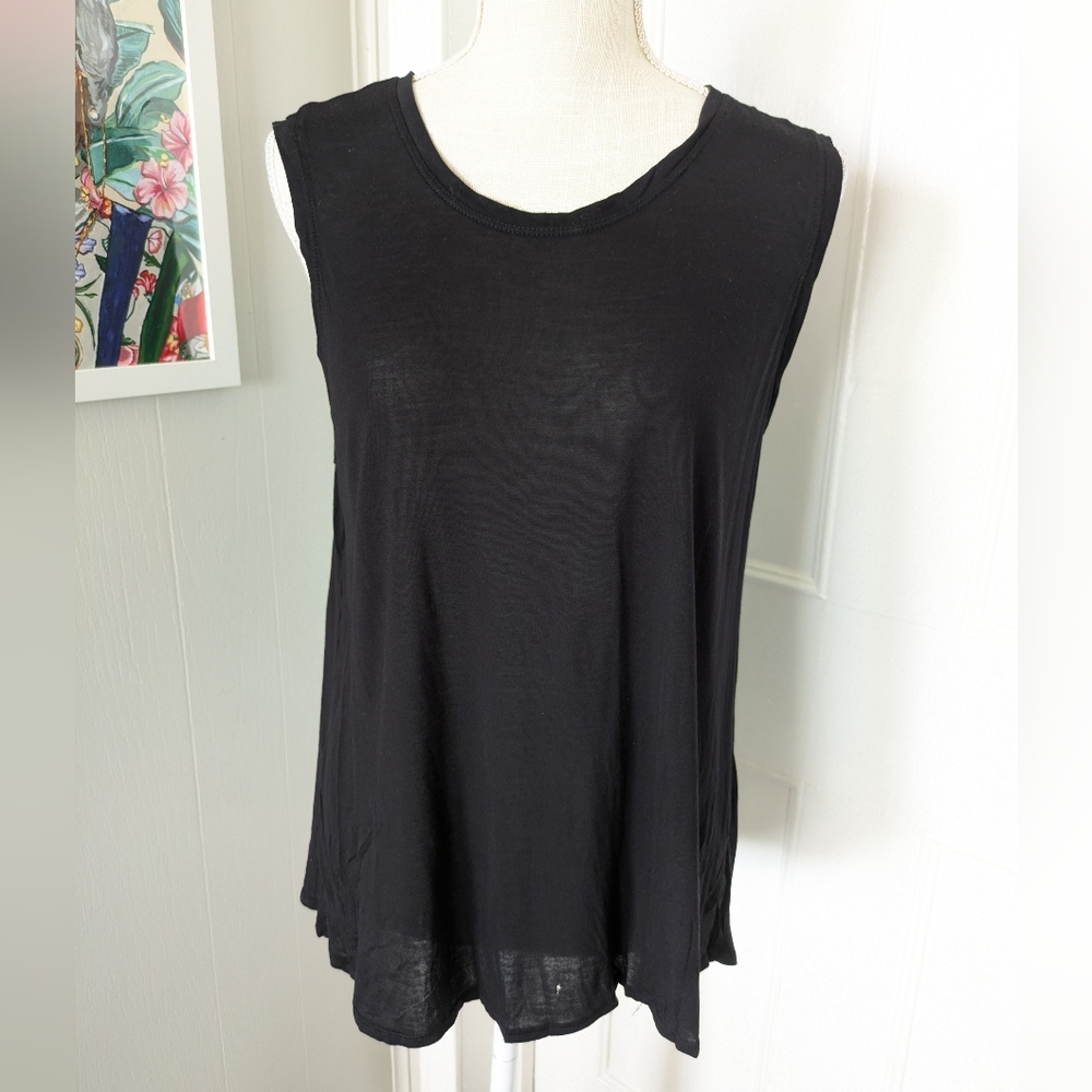 BCBG Maxazria‎ Black Top Sleeveless Drapey Top Blouse Sz L *flaw